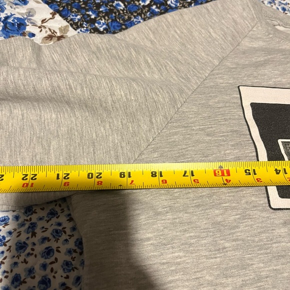 Nintendo Sweatshirt - Picture 7 of 8